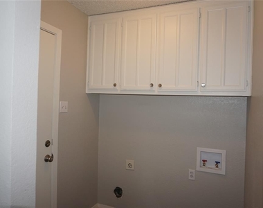 6412 Fairview Drive - Photo Thumbnail 12