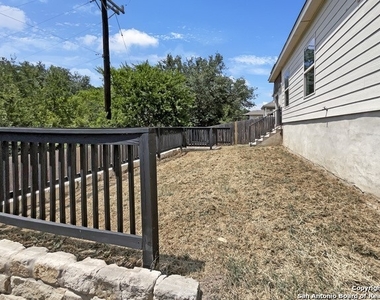 811 Oakwood Way - Photo Thumbnail 22