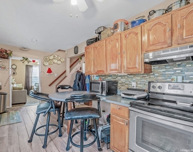 933 Orlando Avenue - Photo Thumbnail 8