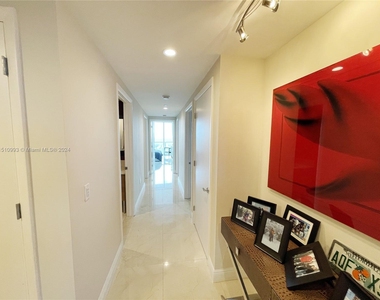 17001 Collins Ave - Photo Thumbnail 4