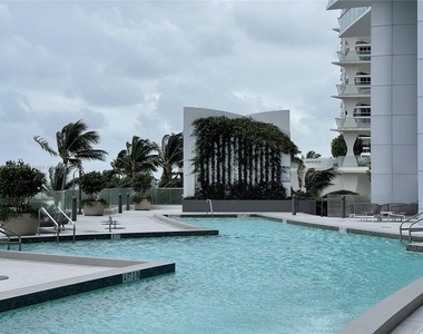 17001 Collins Ave - Photo Thumbnail 50