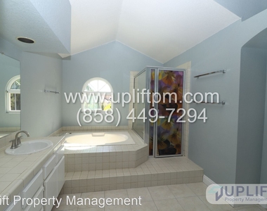 2173 Villa Flores Glen - Photo Thumbnail 20