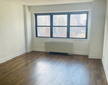 401 East 88th Street - Photo Thumbnail 2