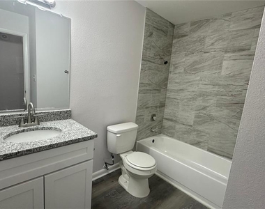 4430 Shadow Crest Place - Photo Thumbnail 7