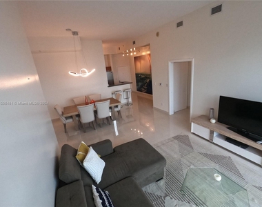 325 S Biscayne Blvd - Photo Thumbnail 6