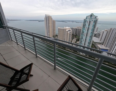 325 S Biscayne Blvd - Photo Thumbnail 2