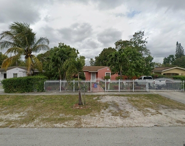 915 Nw 123rd St - Photo Thumbnail 0