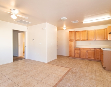 2145 W Paseo Redondo - Photo Thumbnail 22