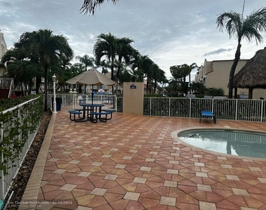 8660 Nw 6th Ln - Photo Thumbnail 24