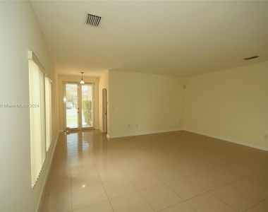 2780 Sw 33 Ave - Photo Thumbnail 2