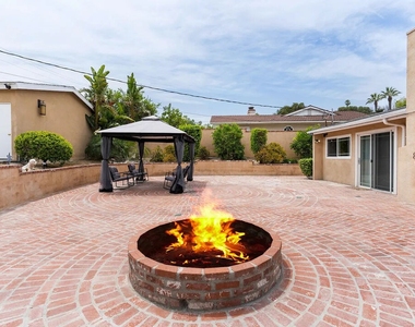 20300 Oxnard St - Photo Thumbnail 21