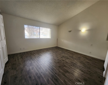 5516 Sultana Avenue - Photo Thumbnail 4