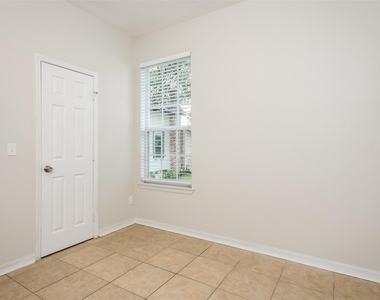 1319 S Persimmon Avenue - Photo Thumbnail 11