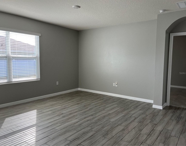 3307 Summerdale Way - Photo Thumbnail 2