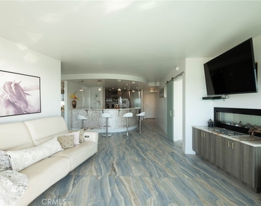 700 E Ocean Boulevard - Photo Thumbnail 25