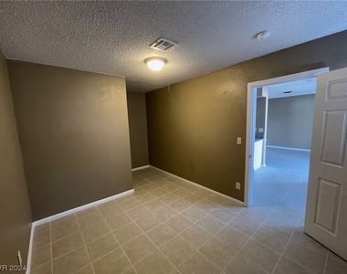 2516 E Mesquite Avenue - Photo Thumbnail 5