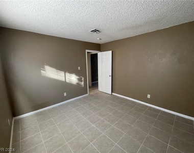 2516 E Mesquite Avenue - Photo Thumbnail 7