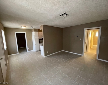 2516 E Mesquite Avenue - Photo Thumbnail 0