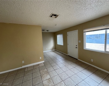 2605 E Cedar Avenue - Photo Thumbnail 2