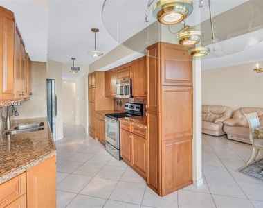 17275 Collins Ave - Photo Thumbnail 18