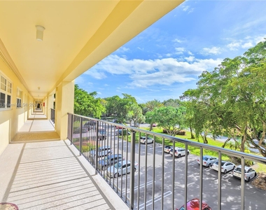 2751 N Palm Aire Dr - Photo Thumbnail 21