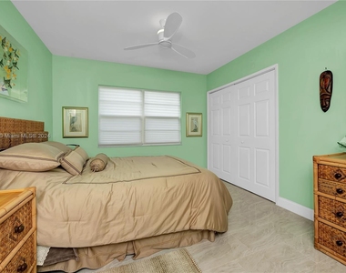 2751 N Palm Aire Dr - Photo Thumbnail 19