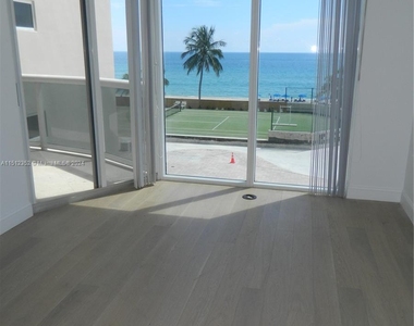 17555 Collins Ave - Photo Thumbnail 5