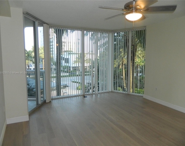 17555 Collins Ave - Photo Thumbnail 12