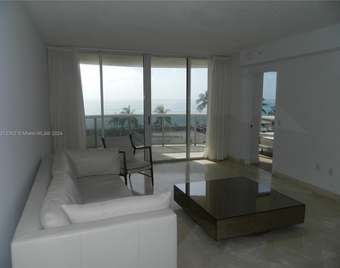 17555 Collins Ave - Photo Thumbnail 14