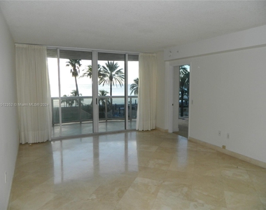 17555 Collins Ave - Photo Thumbnail 8