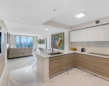 300 Sunny Isles - Photo Thumbnail 3