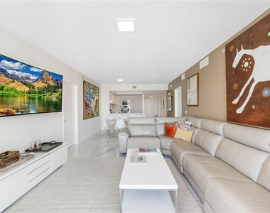 300 Sunny Isles - Photo Thumbnail 8