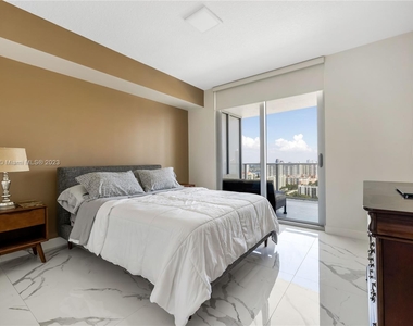 300 Sunny Isles - Photo Thumbnail 14