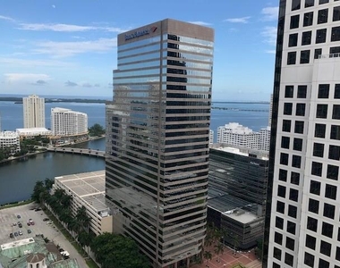 500 Brickell Av - Photo Thumbnail 0