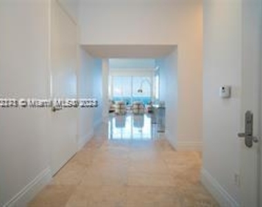 16001 Collins Ave - Photo Thumbnail 3