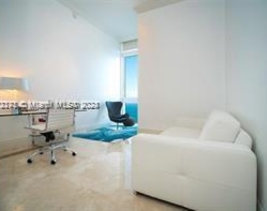 16001 Collins Ave - Photo Thumbnail 10