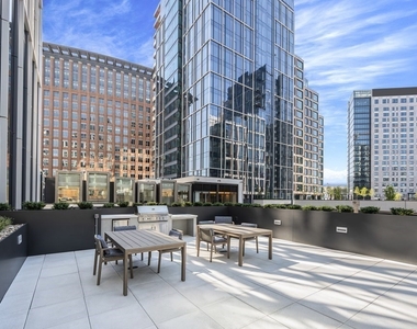 135 Seaport Blvd - Photo Thumbnail 12