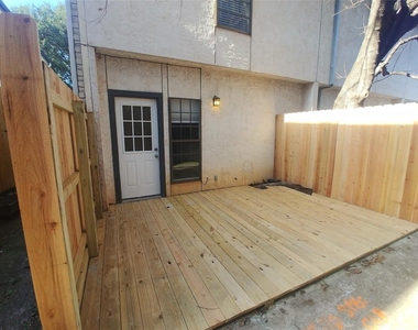 1307  Kinney Ave - Photo Thumbnail 9