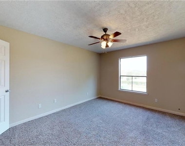 904 University Oaks Boulevard - Photo Thumbnail 12