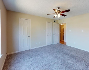 904 University Oaks Boulevard - Photo Thumbnail 17