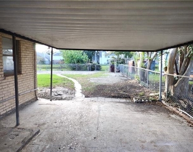 3611 Arizona Avenue - Photo Thumbnail 17