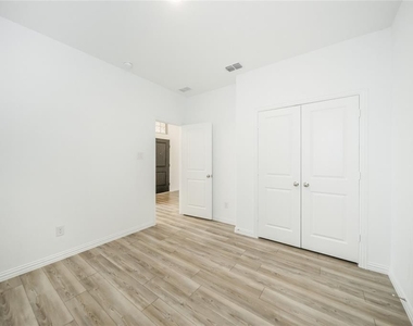 1409 Ross Avenue - Photo Thumbnail 9