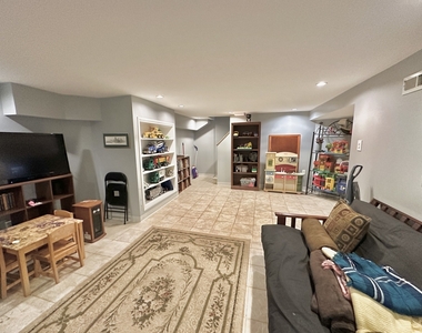 2330 W Berteau Avenue - Photo Thumbnail 14