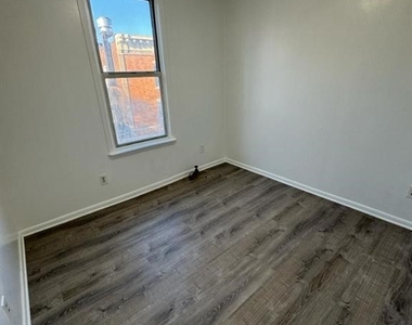 1738 Holland Avenue - Photo Thumbnail 7