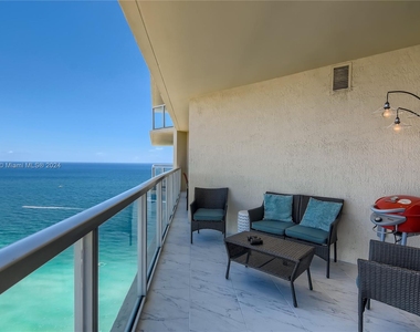 16699 Collins Ave - Photo Thumbnail 23