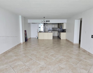 3725 S Ocean Dr - Photo Thumbnail 11