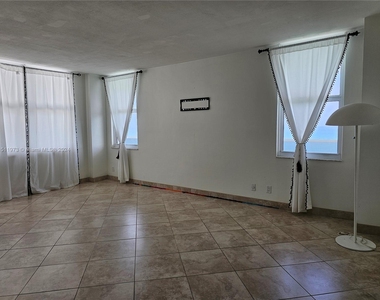 3725 S Ocean Dr - Photo Thumbnail 16