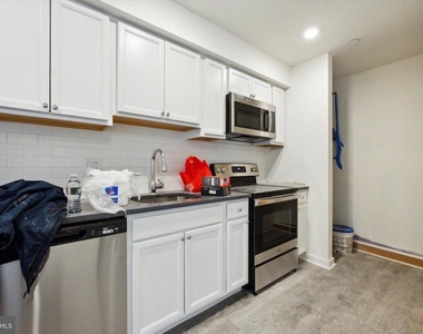 2451 Frankford Ave - Photo Thumbnail 13