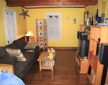 225 Woodlawn Avenue - Photo Thumbnail 5