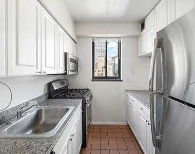 360 East 57th Street - Photo Thumbnail 2